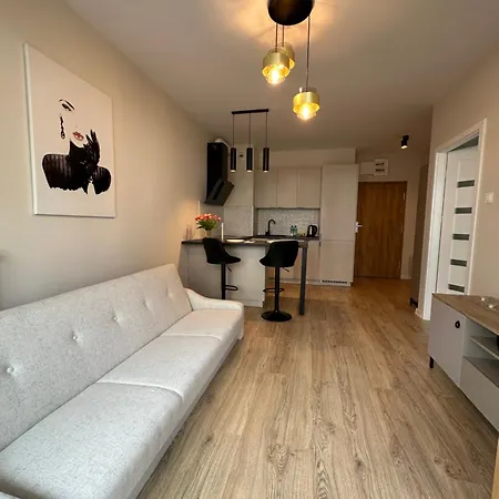 Nova Ochota, Tennis Court, Train & Bus Nearby Apartment *