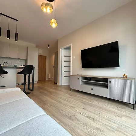 Nova Ochota, Tennis Court, Train & Bus Nearby