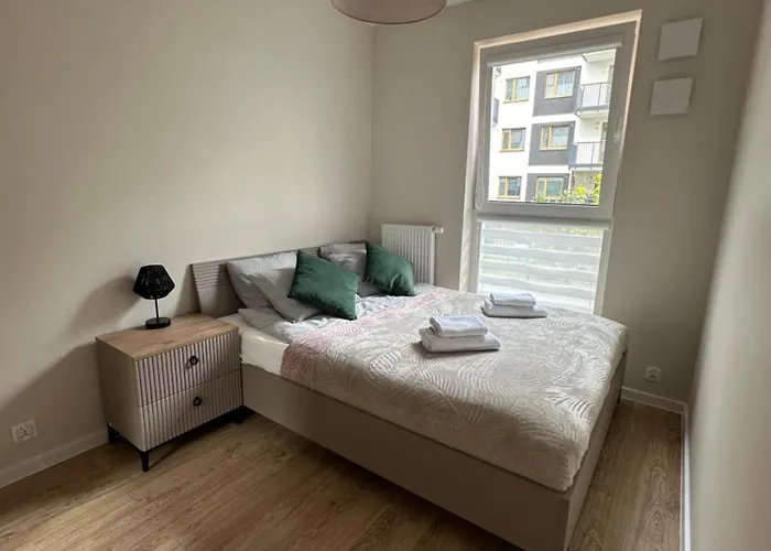 Nova Ochota, Tennis Court, Train & Bus Nearby *