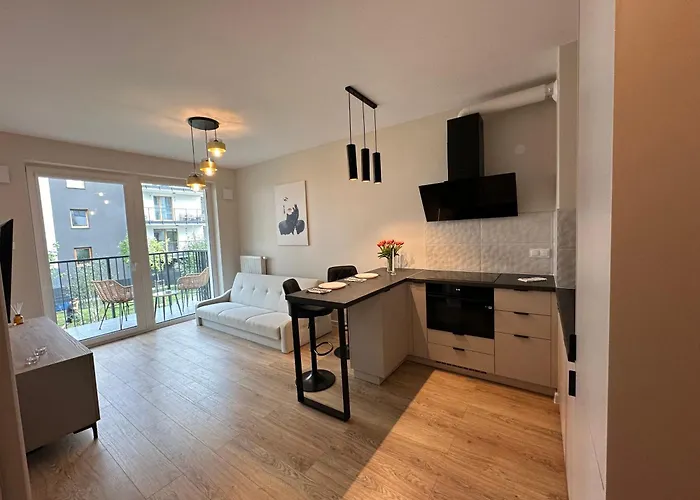 Nova Ochota, Tennis Court, Train & Bus Nearby Apartment Warsaw