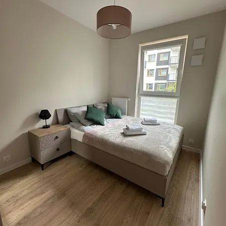 Nova Ochota, Tennis Court, Train & Bus Nearby *